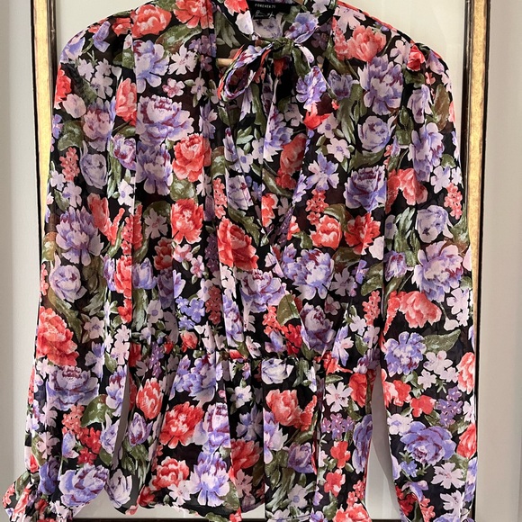 Century 21 floral top NWT Small - Picture 4 of 4